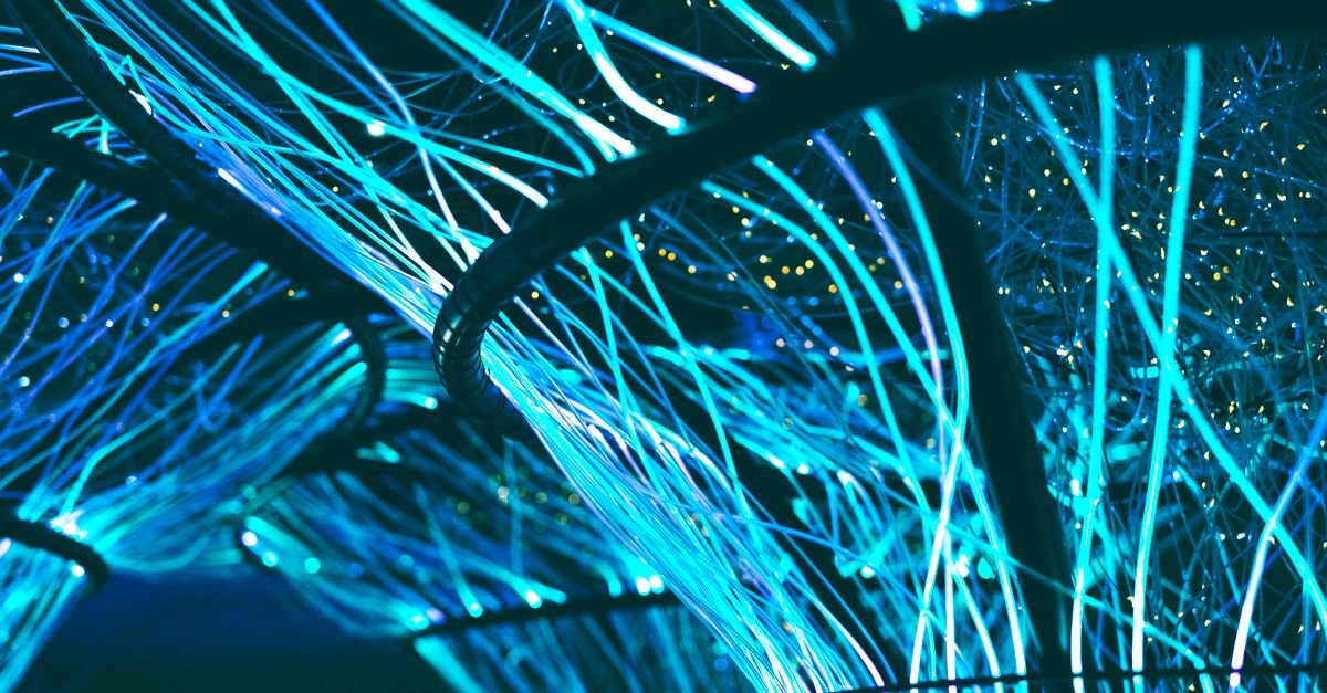 Illustration of digital retargeting ad tracking connecting website visitors across the web